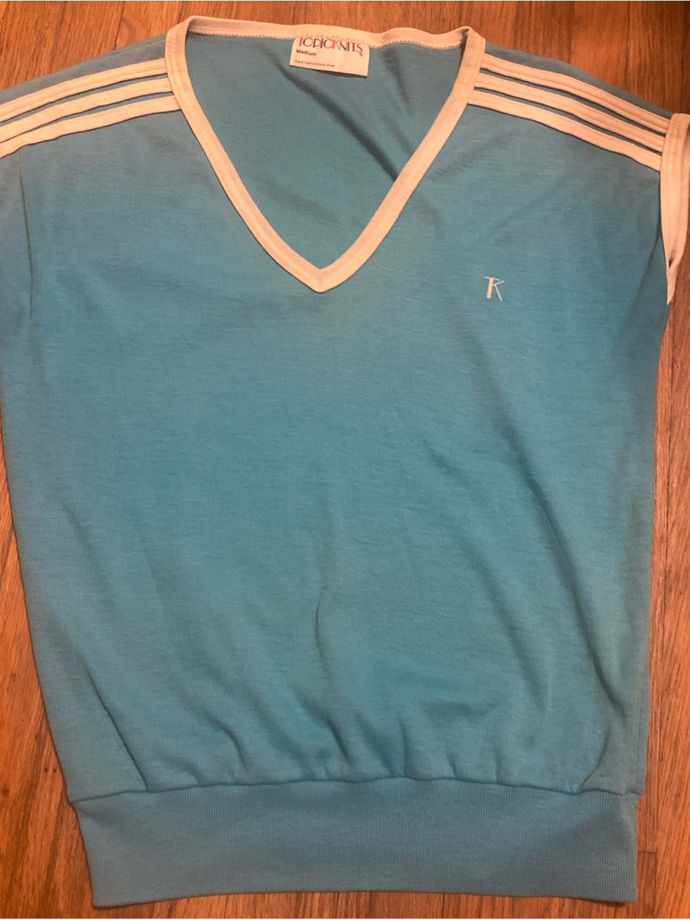 Vtg 80’s Topicknits Women's Aqua V-Neck Short Sleeve Tee with White Trim